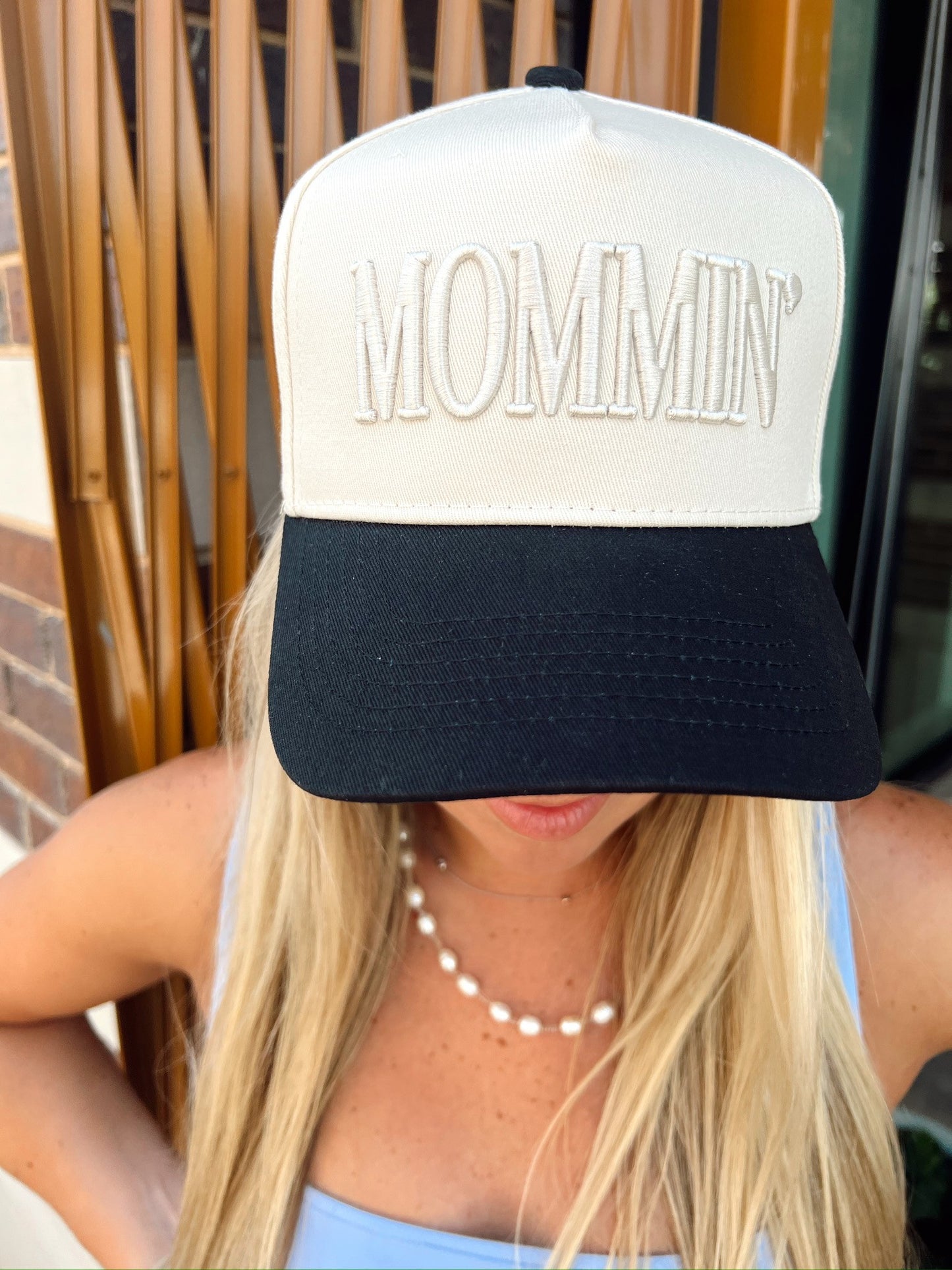 Mommin' - Black Trucker Hat